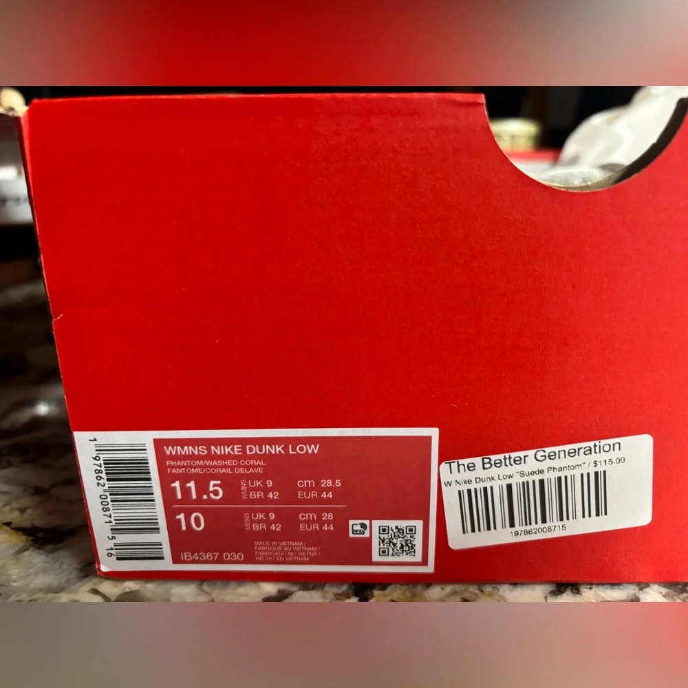Nike Suede Sneakers in tan and Pink NEW - Picture 9 of 9